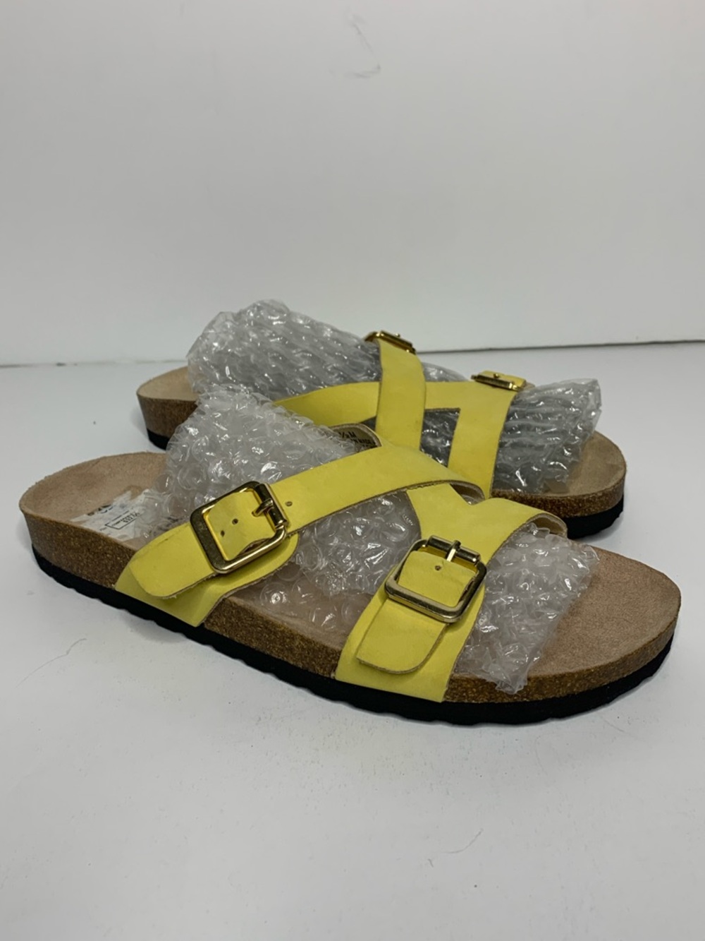 New Cliffs White Mountain Yellow Leather Casual Everyday Sandals Buckle Size 8.5
